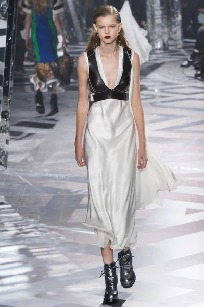 Look 30